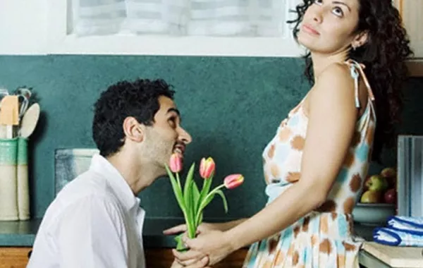 زوج يعتذر لزوجته بصفحة كاملة في جريدة مصرية