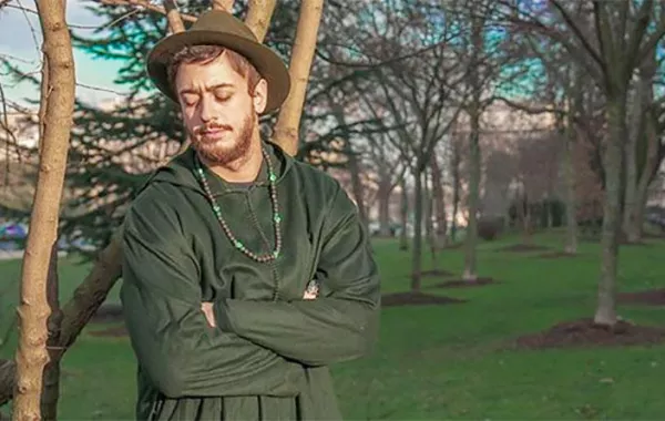 لوك سعد المجرد بالجلباب المغربي يثير الإعجاب