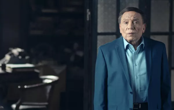 لأول مرة: عادل إمام يستكمل تصوير مسلسله من "منزله"