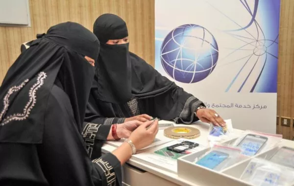 وزارة العمل: يحق لزوجة المواطن العمل في مهن السعوديين