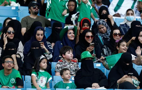 ما سبب حرمان العائلات من حضور قمة النصر والهلال في الرياض؟