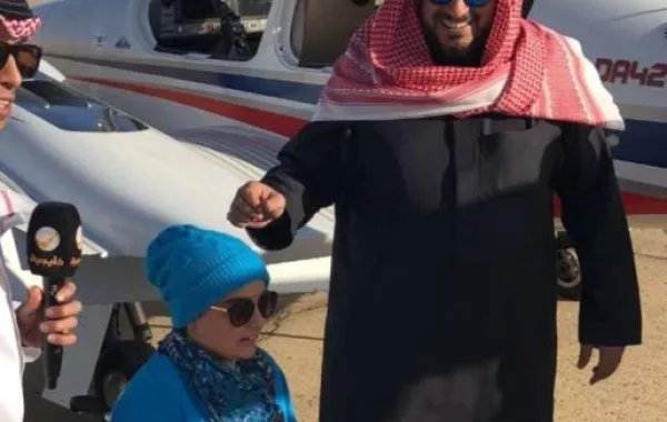 فهد بن مشعل يفي بوعده لغلا الخالدي ويطير بها في أجواء الرياض