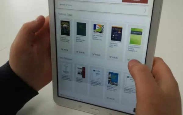 "التعليم" تستبدل الكتب المدرسية بروابط إلكترونية تدريجياً