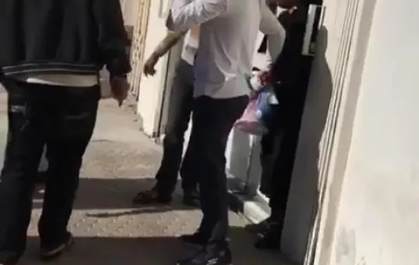 مقيم يتخفى بزي نسائي فاصطادته أعين أهالي قرية في الأحساء