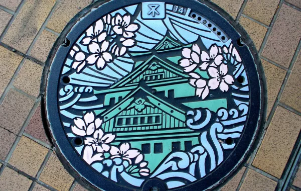 بالصور.. أغطية المجاري اليابانية تتحول إلى «منتج ثقافي يُعتز به»