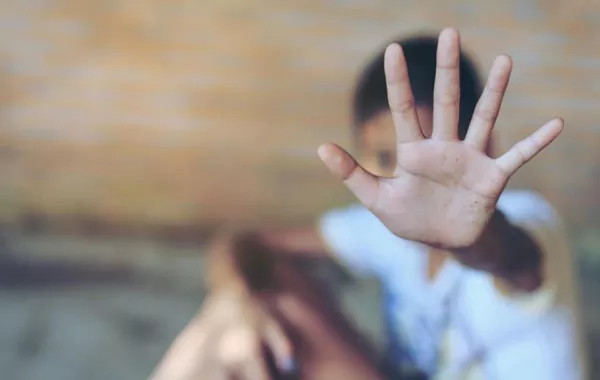 "العمل" تتوصَّل إلى "الأيتام المعنفين" من زوج والدتهم