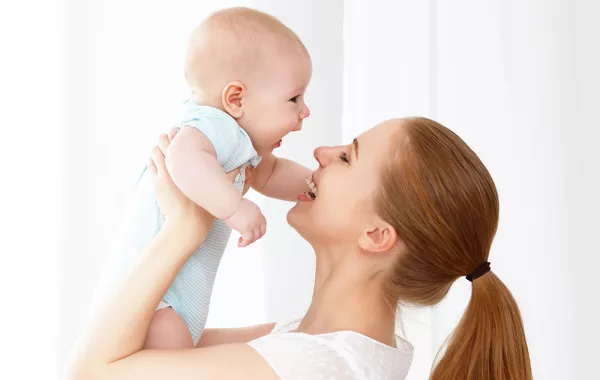 الغناء مع أطفالك يقيك من اكتئاب ما بعد الولادة