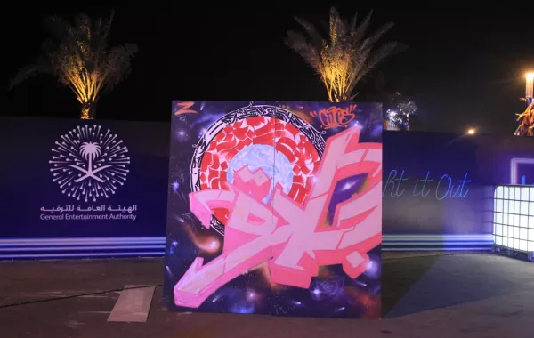 فارس زهران.. فنان جمع بين فن "الكاليجرافي والجرافيتي"