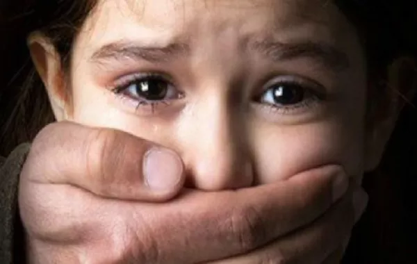القبض على "ذئب بشري" اغتصب 274 طفلاً