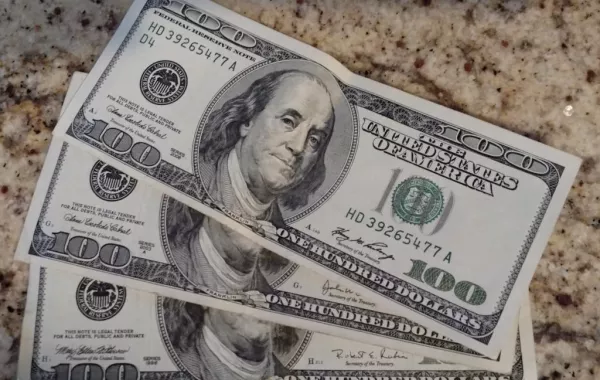 العفو عن متهم قتل امرأة لأجل 300 دولار