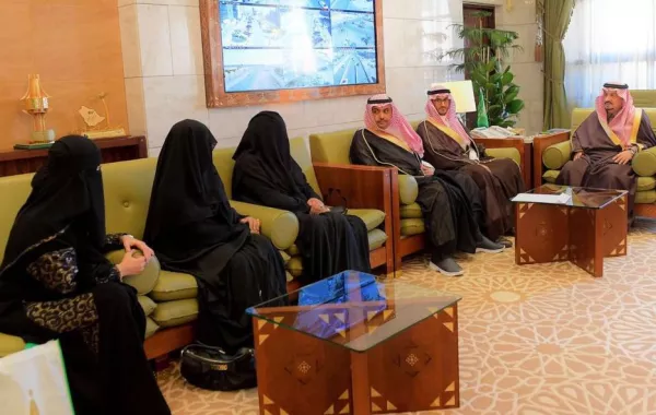 أمير الرياض يستقبل عضوات جمعية حفظ النعمة