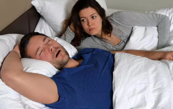 الرجال أكثر تحدثاً أثناء النوم من النساء