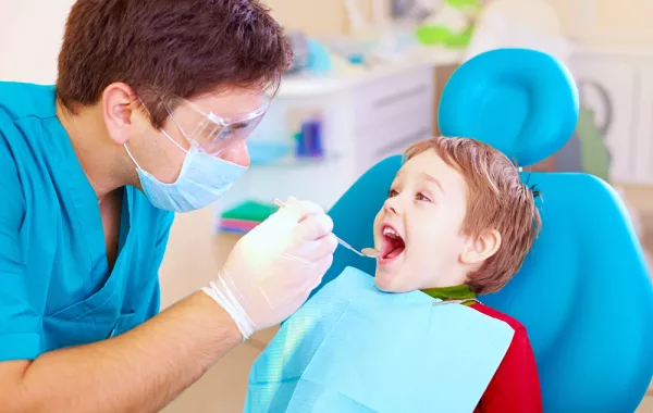 أسباب اصفرار الأسنان لدى الأطفال