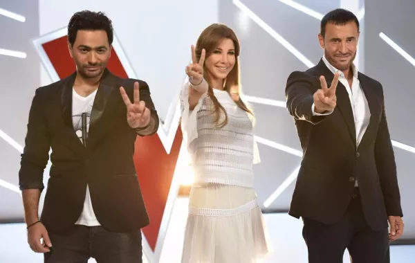 بالفيديو: نانسي عجرم تغنّي لـ كاظم الساهر "عم بتعلق فيك "