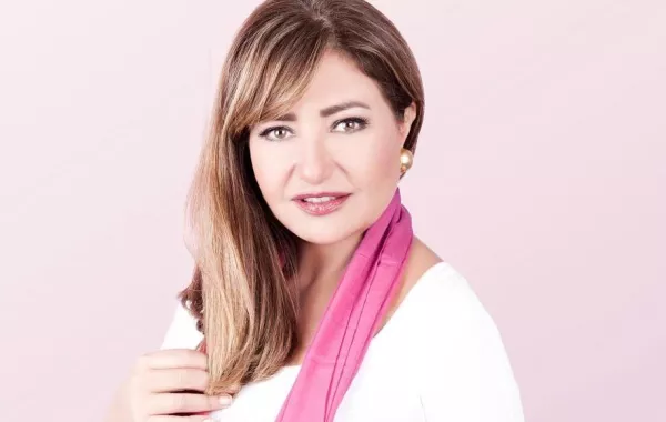 ليلى علوي تعايد ابنها بأرق الكلمات وتختصر علاقتها به بهذا الفيديو