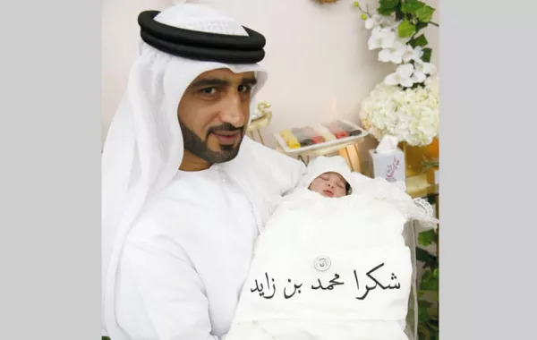 في الإمارات: شاب يرزق بطفلته الأولى بعد انتظار 18 عاماً