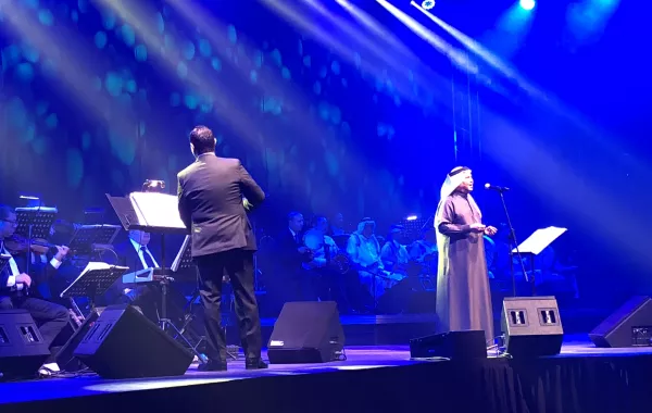 كواليس وأسرار الحفل الذي جمع محمد عبده وأنغام في البحرين