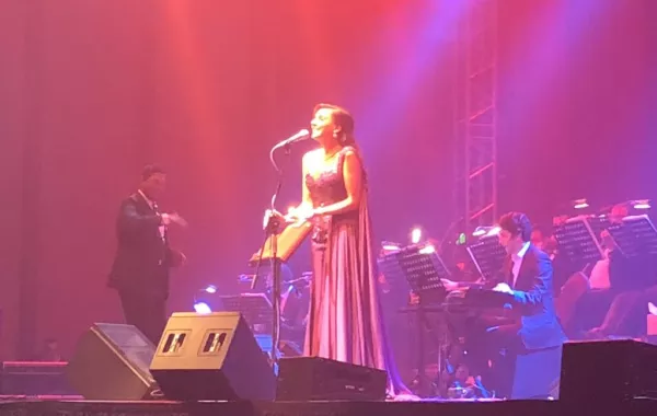 كواليس وأسرار الحفل الذي جمع محمد عبده وأنغام في البحرين