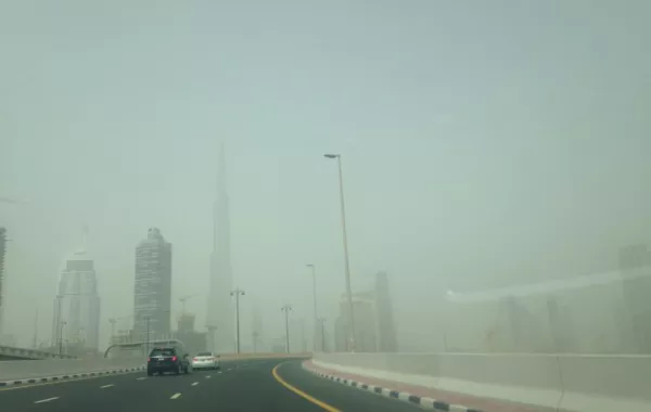 في الإمارات: انخفاض الرؤية بسبب الأتربة والرمال واضطراب البحر