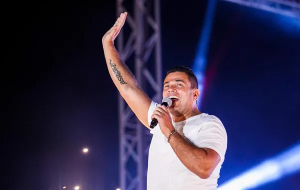 بالفيديو: عمرو دياب يعاود التحدي من داخل قاعة التدريبات البدنية