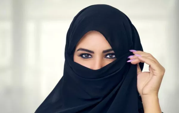 خليجية تحتال على زوجها للطلاق منه!