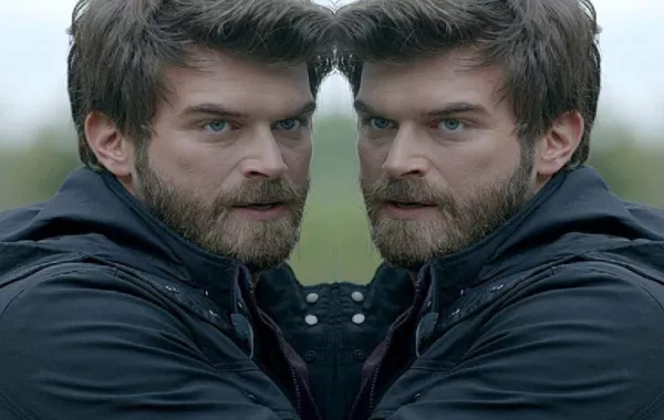 لن تصدقوا الشبه الكبير بين كيفانش تاتليتوغ وهذا الشاب