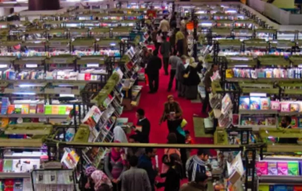 العيد يوقّع كتابه «فن الإتيكيت والبروتوكول» في معرض القاهرة