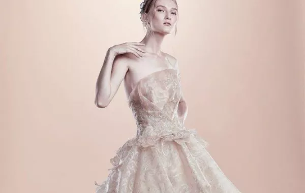 EsposaCouture تحتفل بالحب مع مجموعة كرستي رومانوس لعام 2018