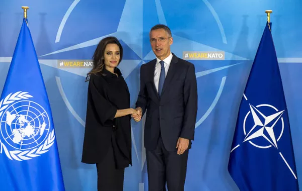 انجلينا جولي تتعاون مع "شمال الأطلسي" لمكافحة العنف الجنسي