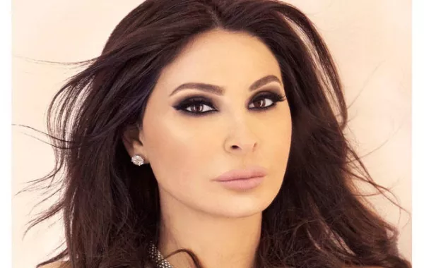 بالفيديو.. إليسا تفقد الوعي على المسرح في دبي