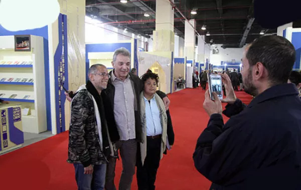 حميدة مع حفيده في معرض القاهرة الدولي للكتاب