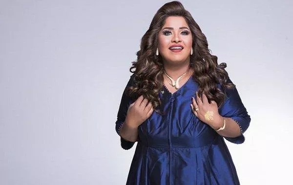 بالصورة :هيا الشعيبي تخفي وجه طفلها