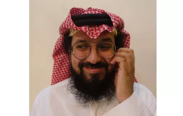 أول سعودي مبتسم في بطاقة الهوية يثير الجدل في تويتر
