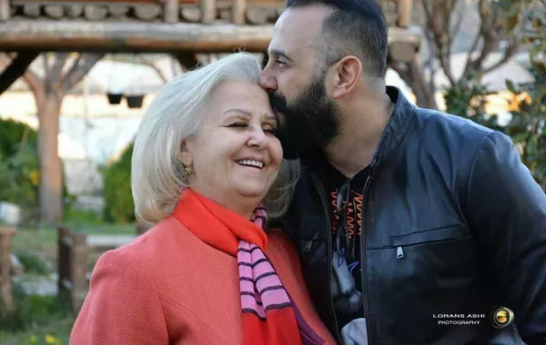 بالصورة .. قصي خولي لوالدته: يا ماء عيني يا أمي