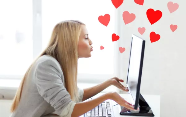 خبيرة: احذروا من حب الإنترنت