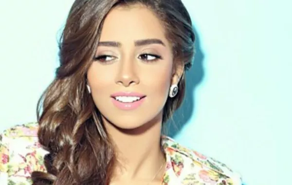 بلقيس تنتقد الفنانات واصفة تسخير الفانز في معاركهن بالانحطاط