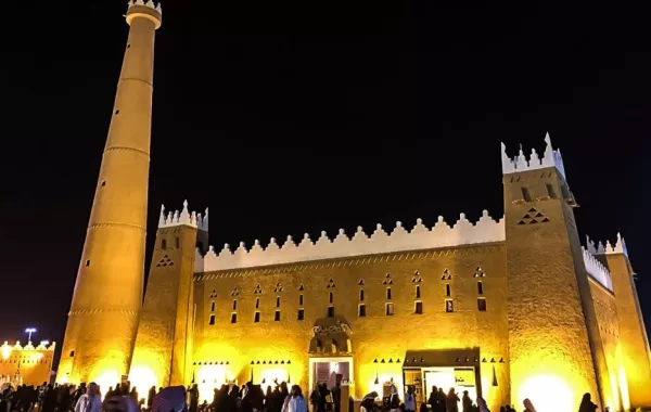 "الجنادرية" يكرِّم خيرية السقاف رائدة الصحافة السعودية