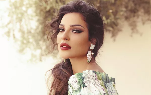 أزياء نادين نجيم تزداد جرأة في عيد ميلادها الـ 34
