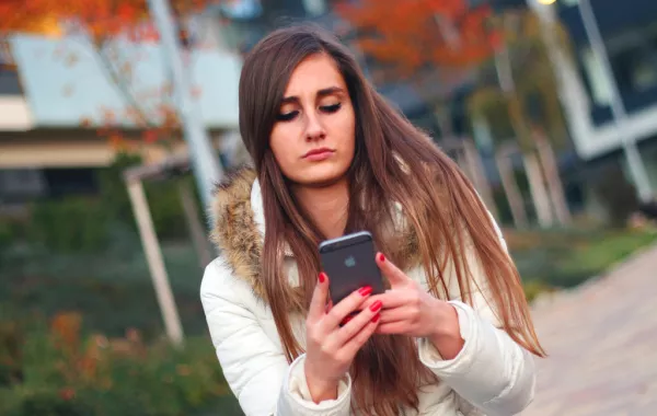 طلاق خليجية من زوجها بسبب إعجابه بصور في "انستقرام"