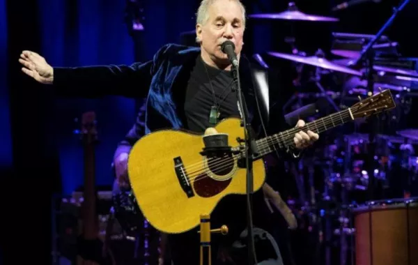 بول سايمن يعلن عن جولة وداعية بعد مسيرة استمرت نصف قرن