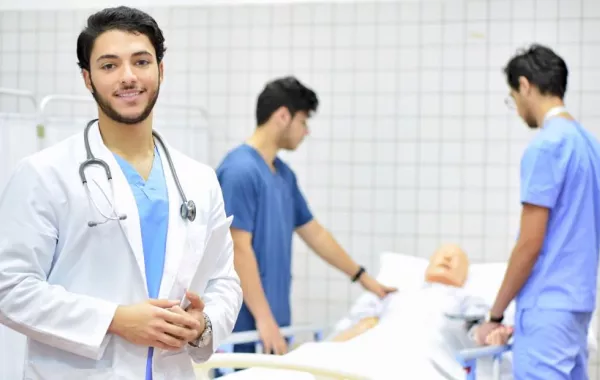 مناقشة مخرجات البكالوريوس للطب والتمريض واحتياج سوق العمل
