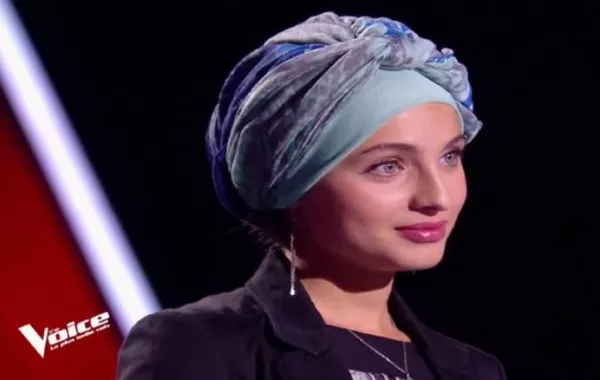 المشتركة السورية منال إبتسام تعلن انسحابها من "ذا فويس"بنسخته الفرنسية: سأواصل مشواري الفني