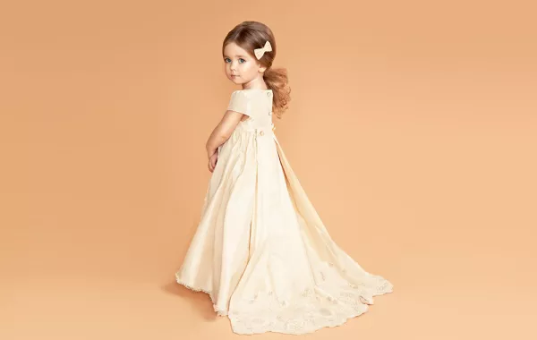 أجمل ما في الزفاف: فساتين الفتيات الصغيرات!