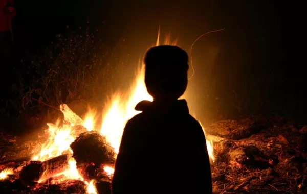وفاة خمسة بينهم طفلان اختناقاً أثناء هروبهم من حريق