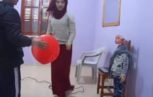 بالفيديو.. طالبة جزائرية تخترع روبوتاً ذكياً في وقت قياسي