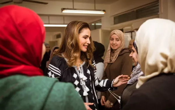 الملكة رانيا تلتقي المستفيدات من برنامجي شبكات المدارس والقيادة التعليمية