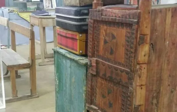 معلم سعودي ينشئ متحفاً لعرض "مقتنيات التعليم"