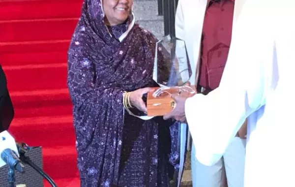 تكريم الروائية السودانية بثينة خضر مكي في الرياض