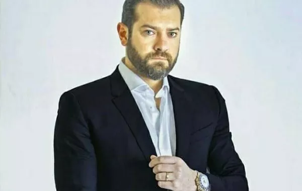 هدية عمرو يوسف إلى جمهوره في "يوم الحب"