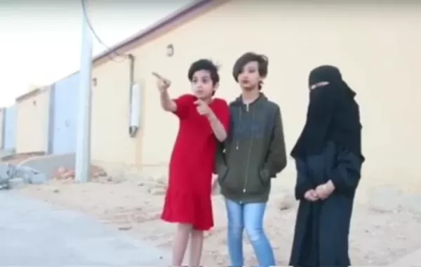كشف هوية مصوري مقطع الأطفال المسيء